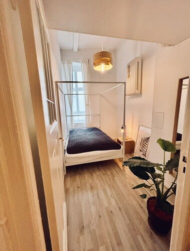 Großzügige 2-Zimmer-Wohnung nahe Kudamm & Schaubühne | Antikes  & modern