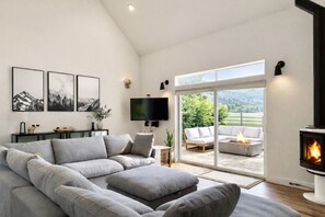 Smart-tv en een open haard