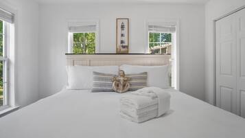 3 bedrooms, free WiFi, bed sheets, wheelchair access