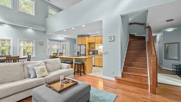 Smart TV, fireplace, DVD player