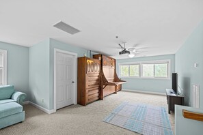 Smart TV, fireplace, DVD player