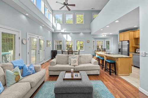 Cozy Lake Getaway • Firepit • Lake Access • Gas Fireplace • Grill