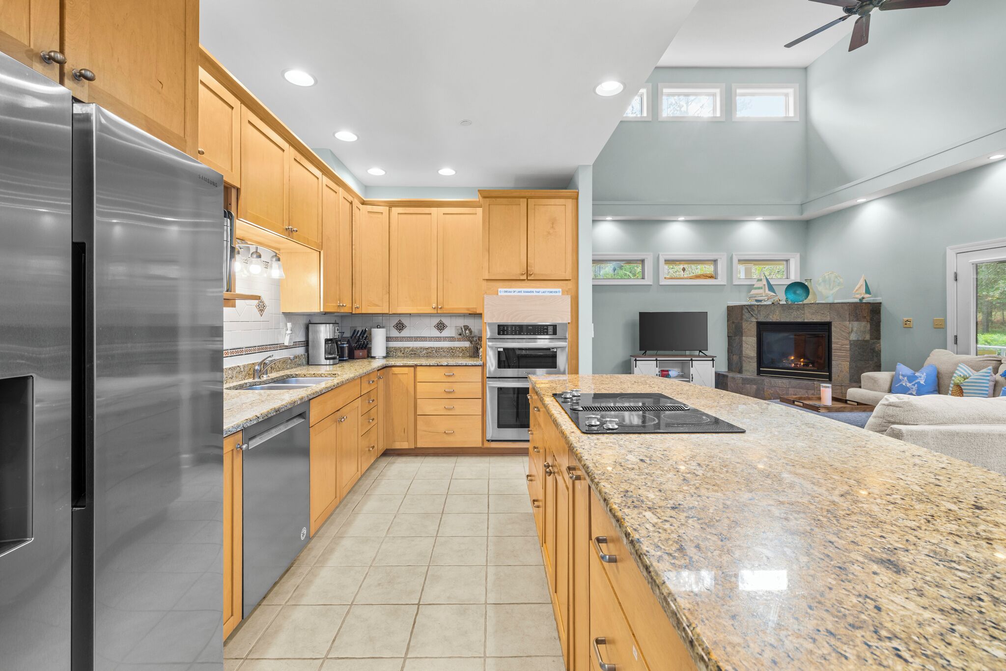 Frigorífic, microones, forn i placa de cuina 