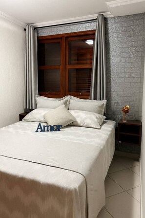 3 bedrooms, iron/ironing board, internet, bed sheets