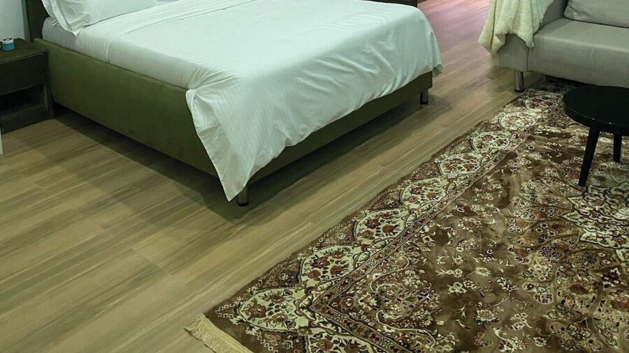 6129 Luxzri Apartment