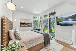 5 bedrooms, WiFi, bed sheets