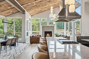 Interior - Modern Luxury Home Near 4 Ski Resorts (Silverthorne)