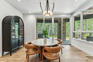 Dining - Modern Luxury Home Near 4 Ski Resorts (Silverthorne)