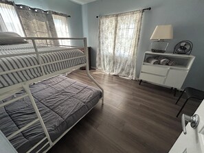 4 bedrooms, WiFi, bed sheets