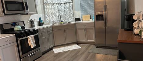 Micro-ondes, four, plaque de cuisson