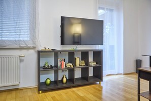 Departamento básico, 2 habitaciones, balcón, vista al jardín | Wifi gratis 
