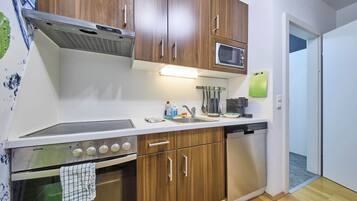 Basic Apartment, 2 Bedrooms, Balcony, Garden View | Private kitchen | Coffee/tea maker, electric kettle, toaster