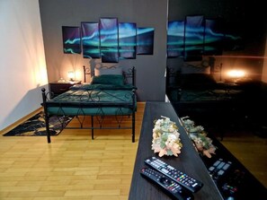 Departamento básico, 2 habitaciones, balcón, vista al jardín | Wifi gratis