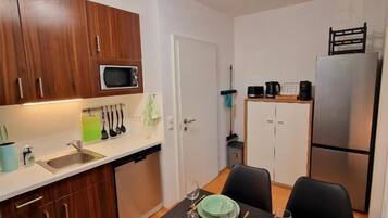 Basic-Apartment, 2 Schlafzimmer, Balkon, Gartenblick | Eigene Küche | Wasserkocher mit Kaffee-/Teezubehör, Wasserkocher, Toaster