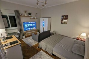 Iron/ironing board, Internet, bed sheets