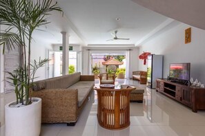 المنشأة من الداخل