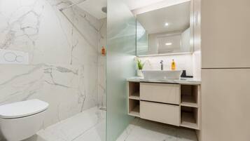Standard Apartment | Bathroom