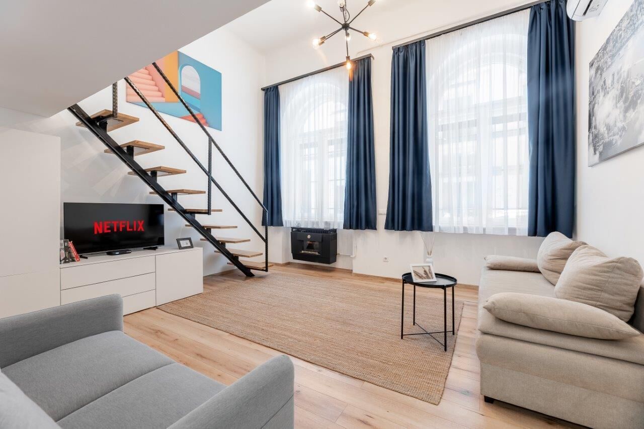 Deluxe Apartment | Free WiFi