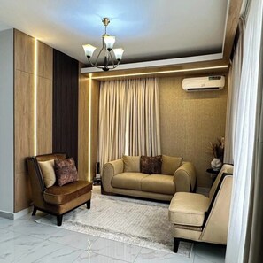 Økonomileilighet, balkong, byutsikt | Oppholdsområde