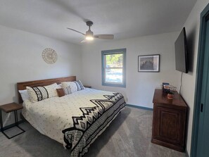 2 bedrooms, iron/ironing board, WiFi, bed sheets - Eagles Roost Lakeview B Side (Holiday Island)