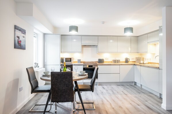 Apartment, 2 Bedrooms, Ground Floor | Private kitchen