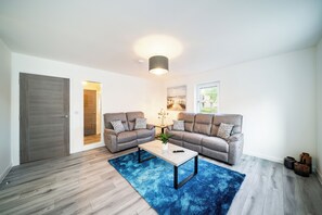 Apartment, 2 Bedrooms, Ground Floor | Living area