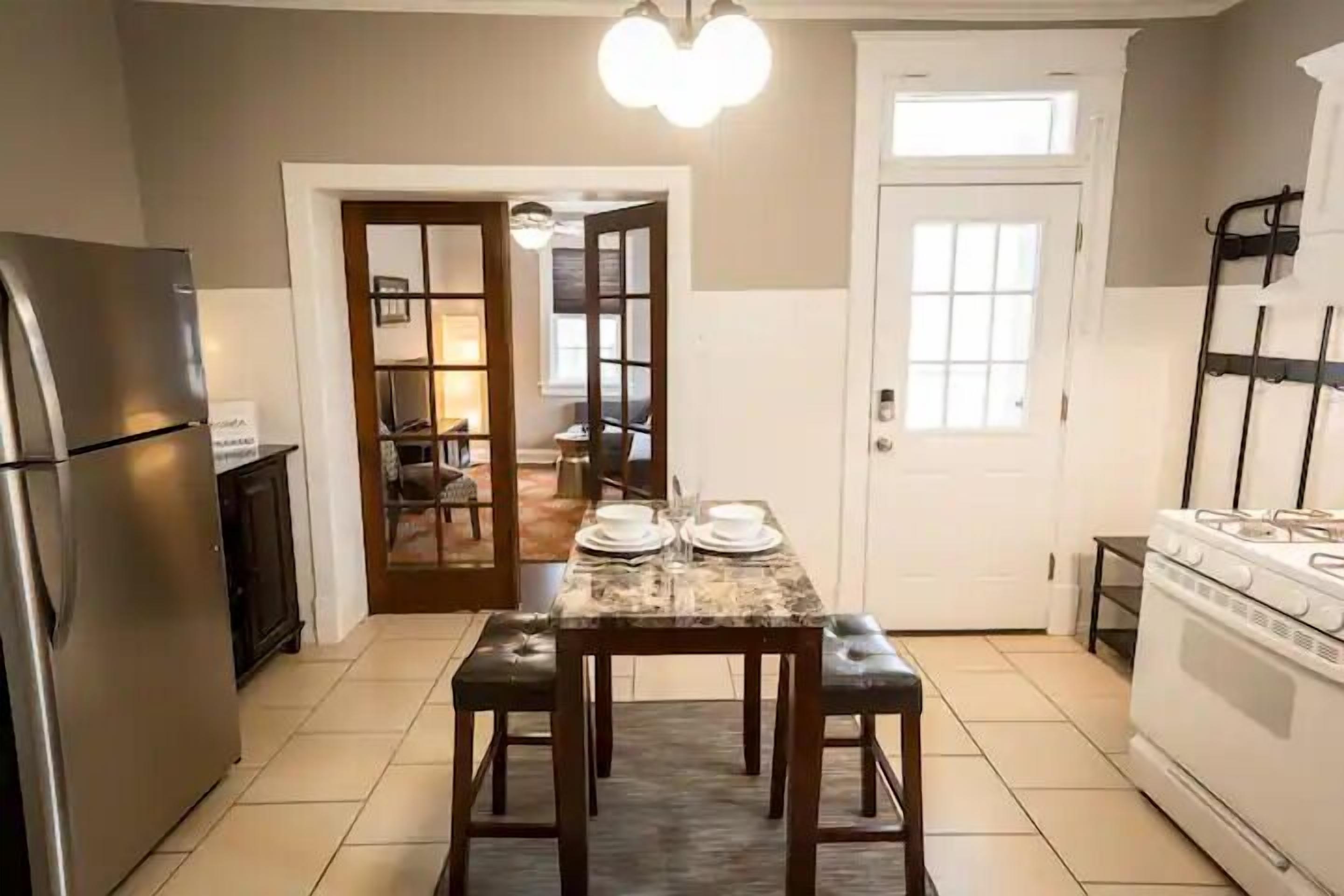 Fridge, microwave, oven, coffee/tea maker