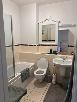 淋浴设施、毛巾