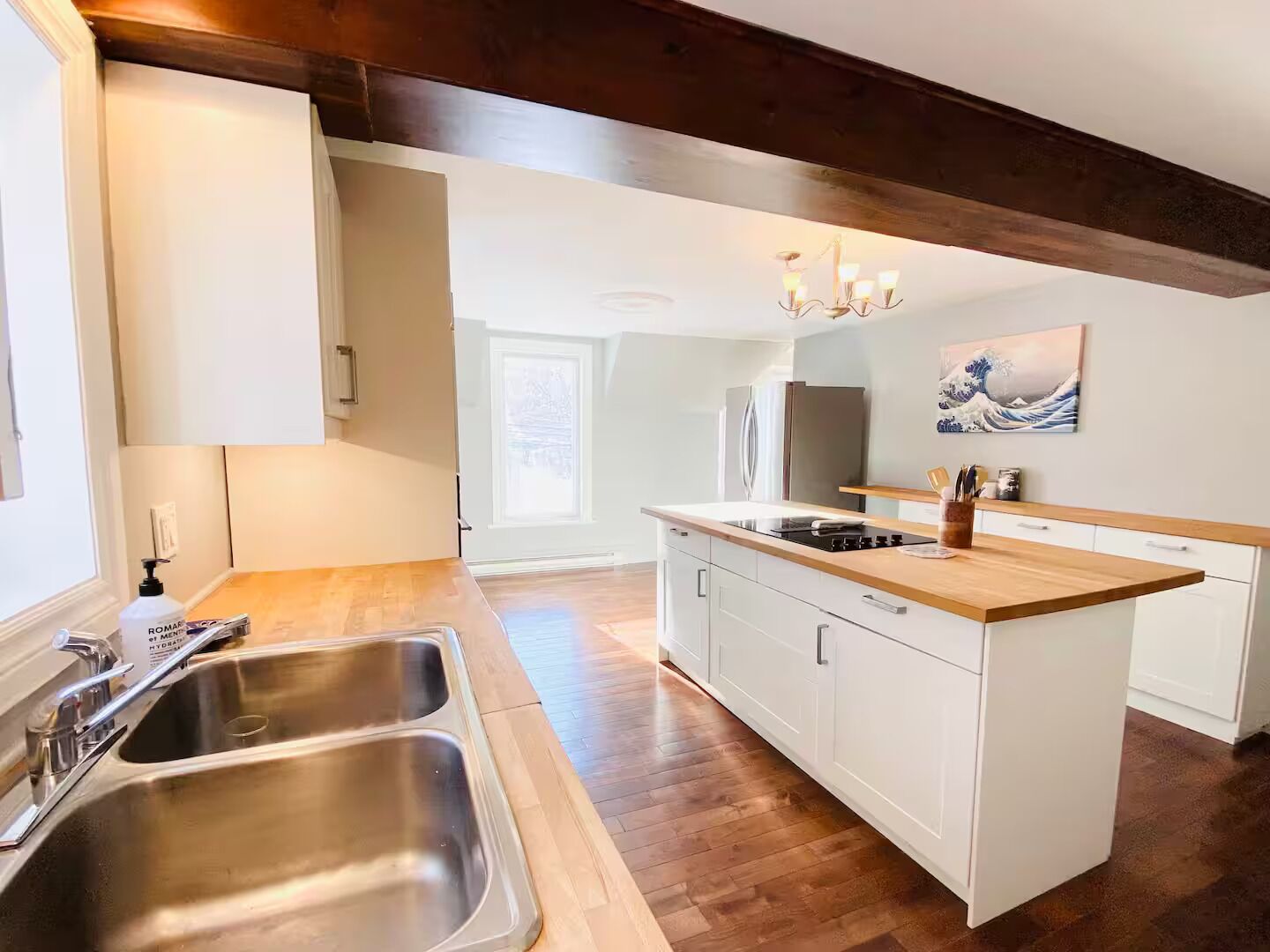 冷蔵庫、電子レンジ、オーブン、コンロ