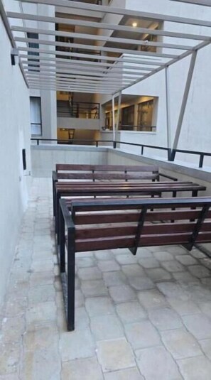 Outdoor dining - Opulent Studio at Tsavo near TRM & Kasarani Stadium (Nairobi)