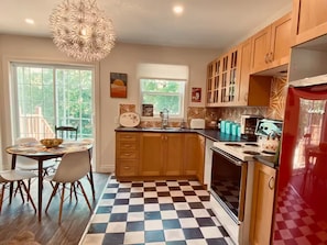 Fridge, oven, stovetop, dishwasher