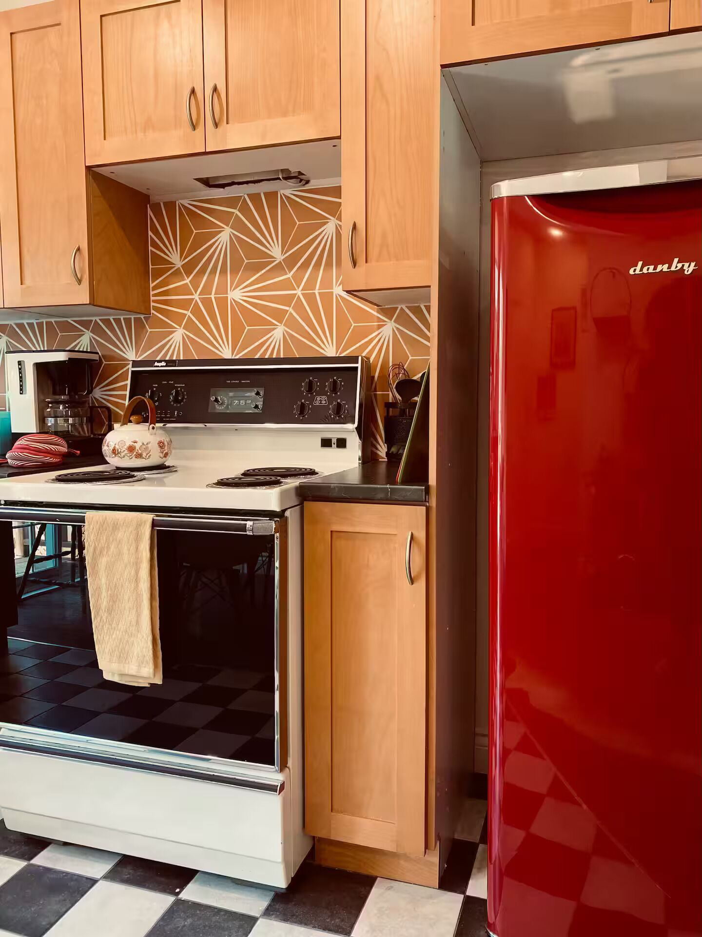 冷蔵庫、オーブン、コンロ、食器洗い機