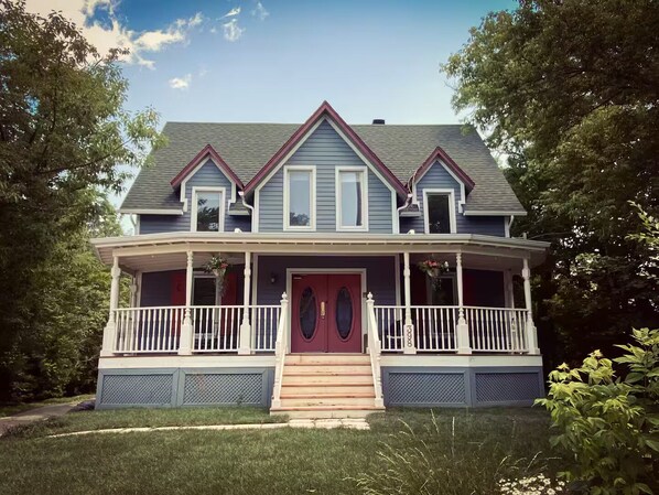 Exterior - Vintage decor for a retro-chic stay near Montreal - 35 min Airport (Hudson)