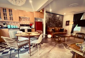 Interior - Vintage decor for a retro-chic stay near Montreal - 35 min Airport (Hudson)