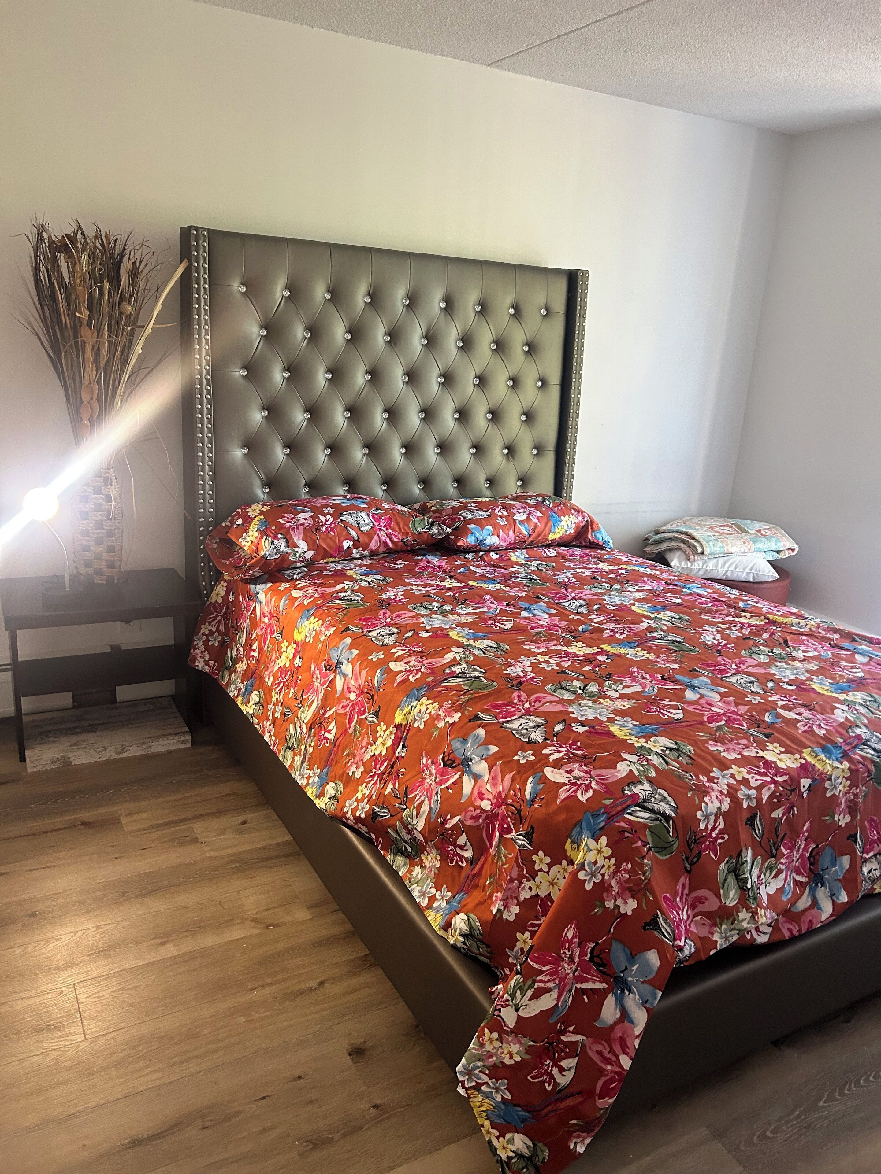 1 habitación, tabla de planchar con plancha, internet y ropa de cama 