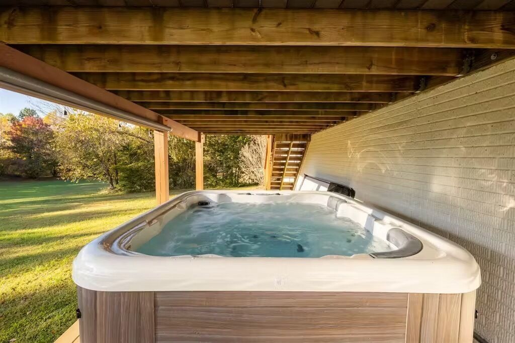 Outdoor spa tub