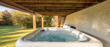 Tina de hidromasaje al aire libre