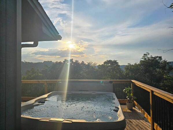 Outdoor spa tub
