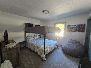 2 bedrooms, iron/ironing board, free WiFi, bed sheets