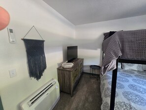 2 soverom, strykejern/-brett, wi-fi (inkludert) og sengetøy