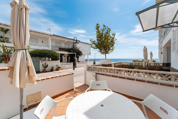 Outdoor dining - Apartment '251 Mollina Apartment' with Sea Views, Wi-Fi and Air Conditioning (La Cala de Mijas)