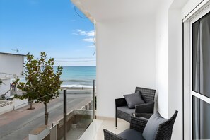 A balcony with a wicker chair, a small tree, and a view of the ocean. - Apartment '251 Mollina Apartment' with Sea Views, Wi-Fi and Air Conditioning (La Cala de Mijas)