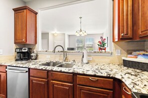 المنشأة من الداخل