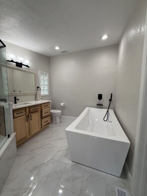 Unclassified image, 2 of 10, button