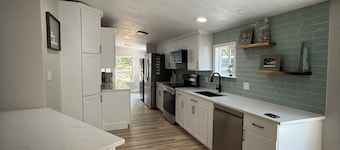 Relaxing 3-Acre Retreat minutes to the Gulf Coast