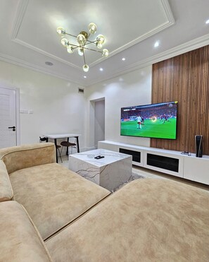 Deluxe Apartment, Balcony, City View | Living area