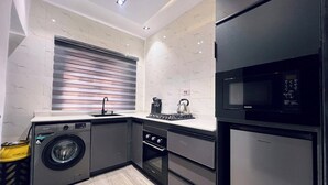 Deluxe Apartment, Balcony, City View | Private kitchen