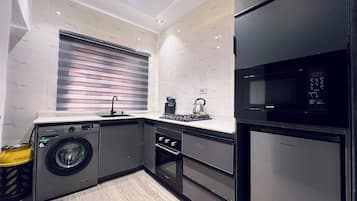 Refrigerador, microondas, horno, placa de cocina