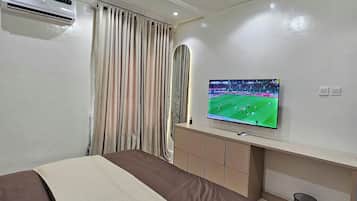 Appartement Deluxe, balcon, vue ville | Bureau, espace de travail pour ordinateur portable, rideaux occultants