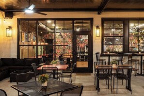 Dining - The Chief`s Barracks (Mcminnville)